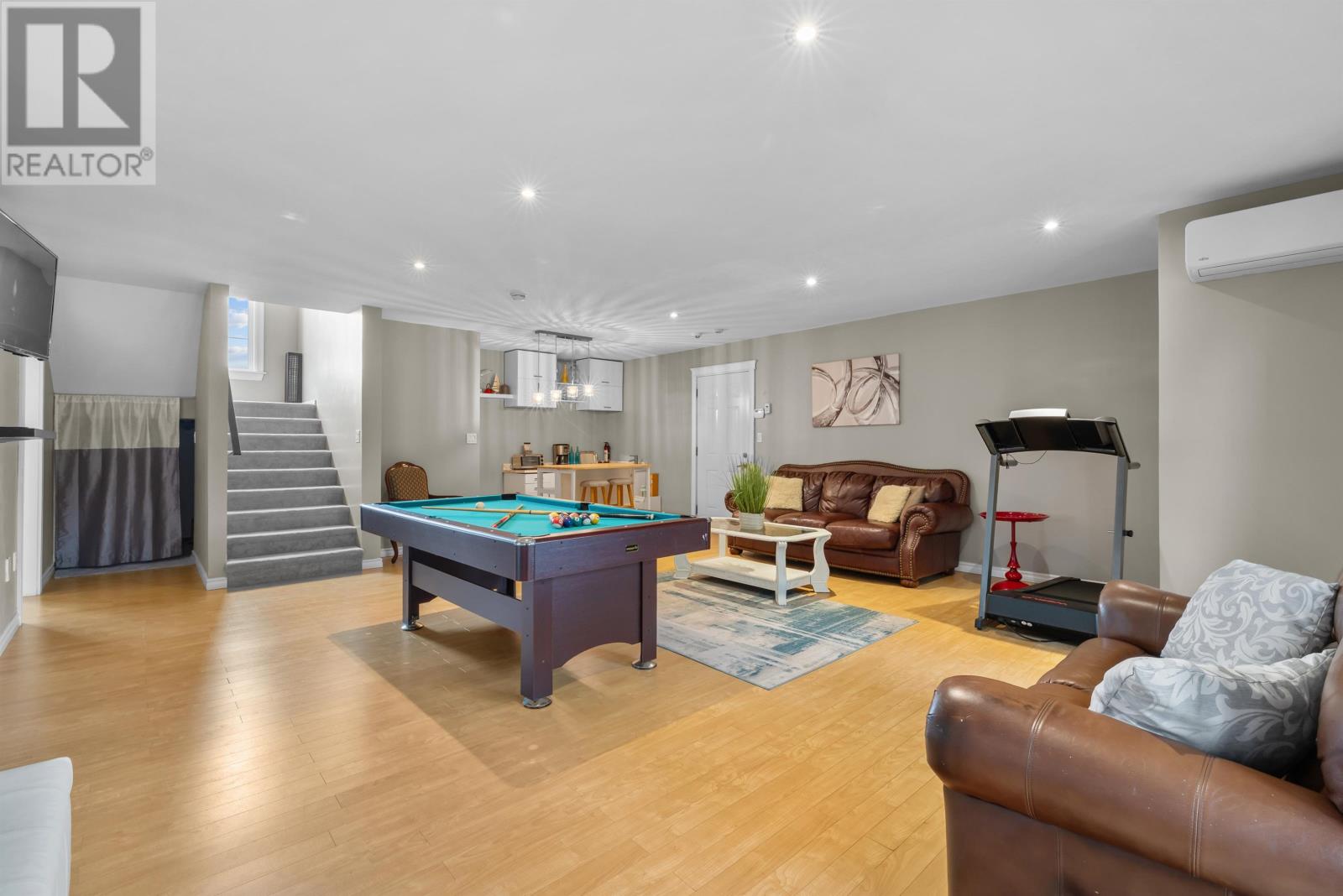 14 FAIRFAX DRIVE - 38