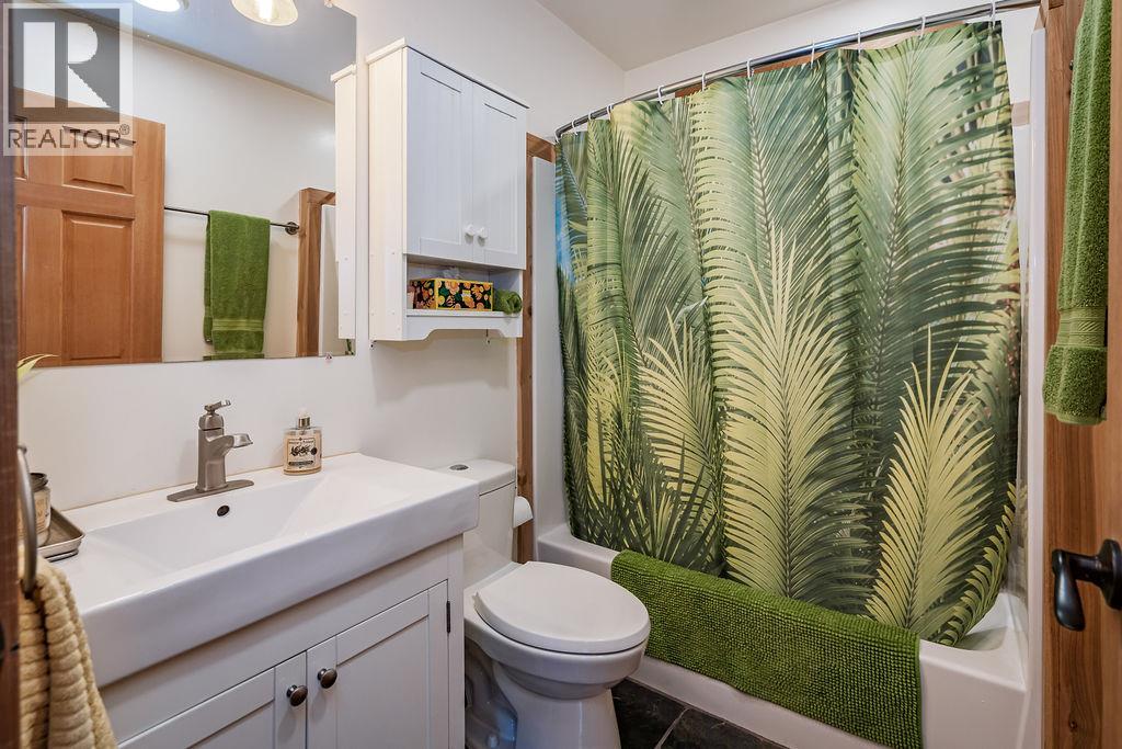 790 & 794 LEWIS Road, Harrop