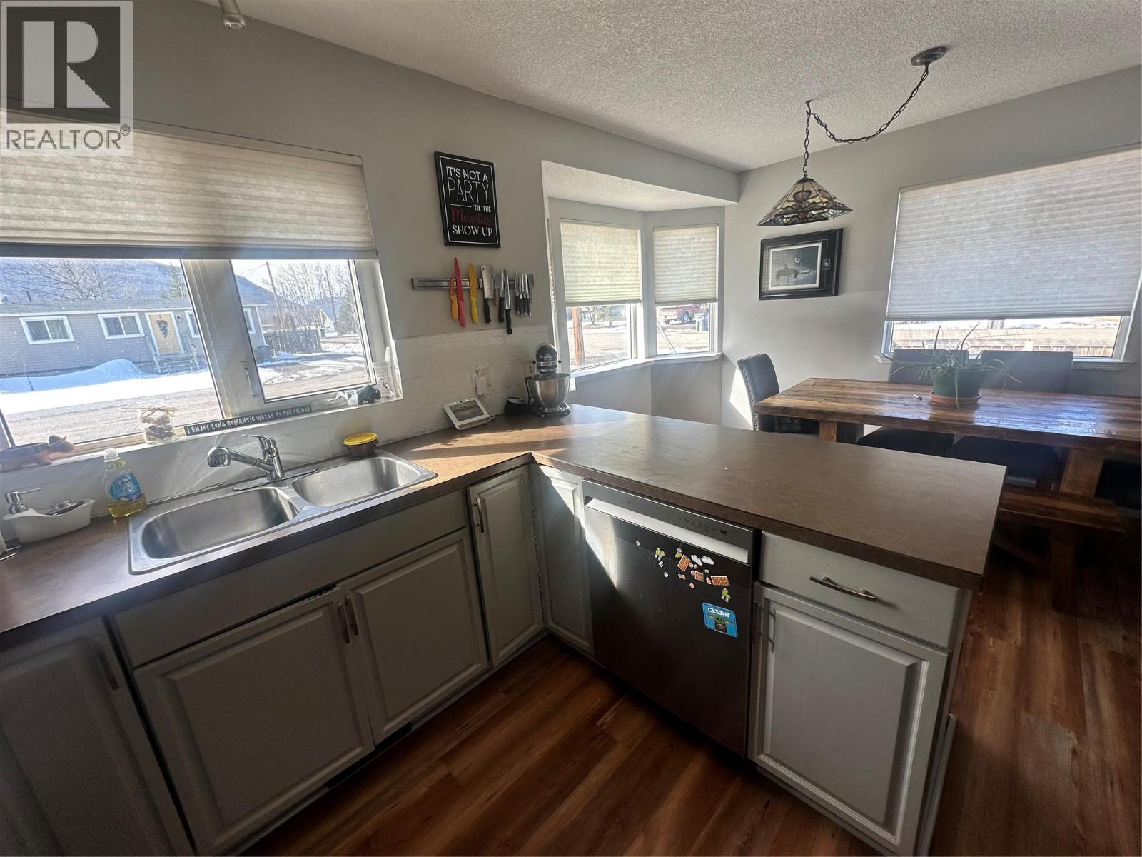 4112 52A Place NE - 5