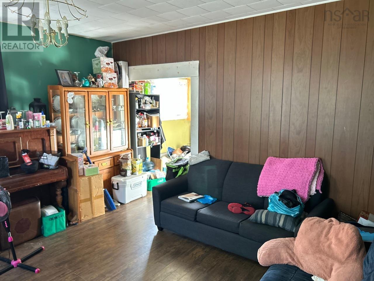 Property 4 of 10 of 9 Elm Street