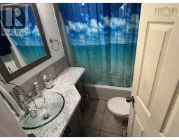 9 Elm Street, Yarmouth, NS B5A2P6 Photo 6