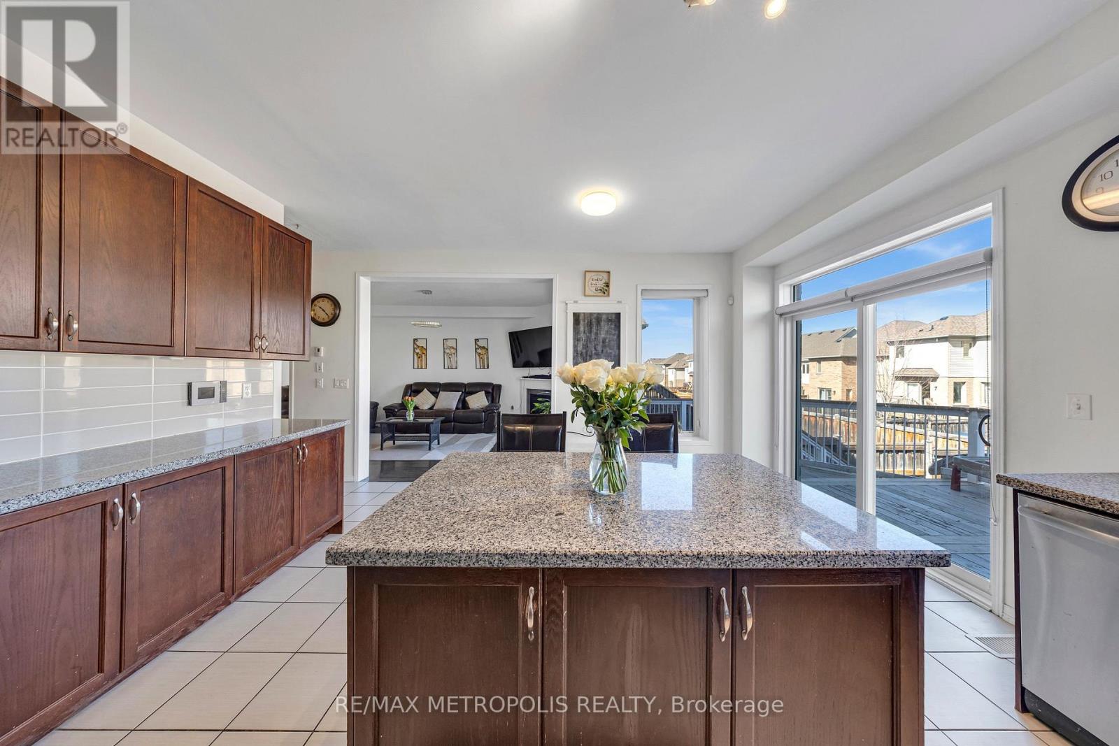 118 CAUTHERS CRESCENT - 17