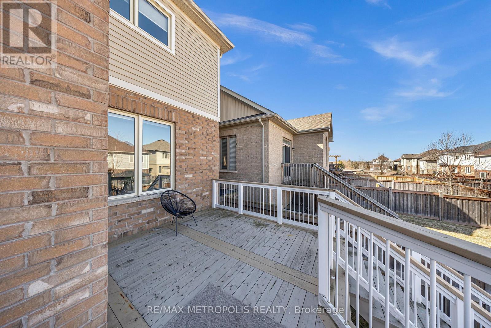 118 CAUTHERS CRESCENT - 18