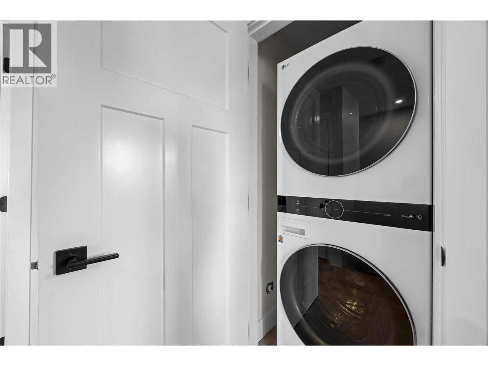 #102 321 CENTRE AVENUE - 22