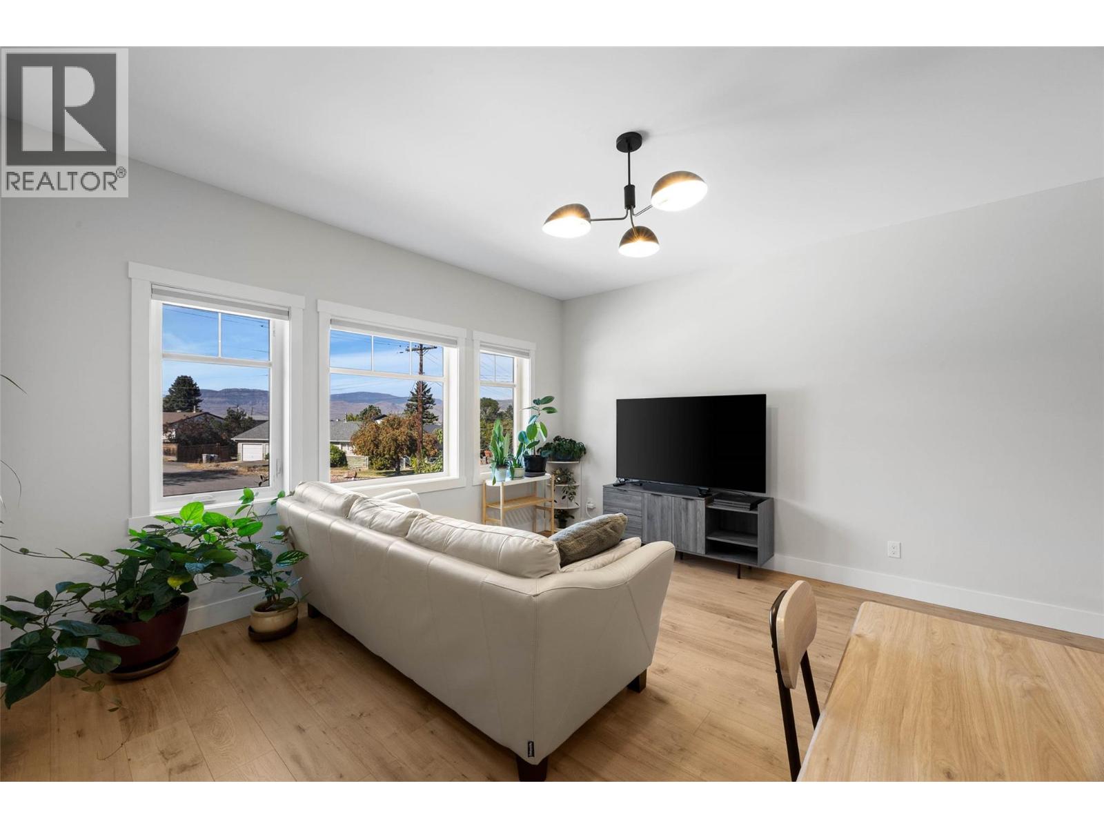 #102 321 CENTRE AVENUE - 5