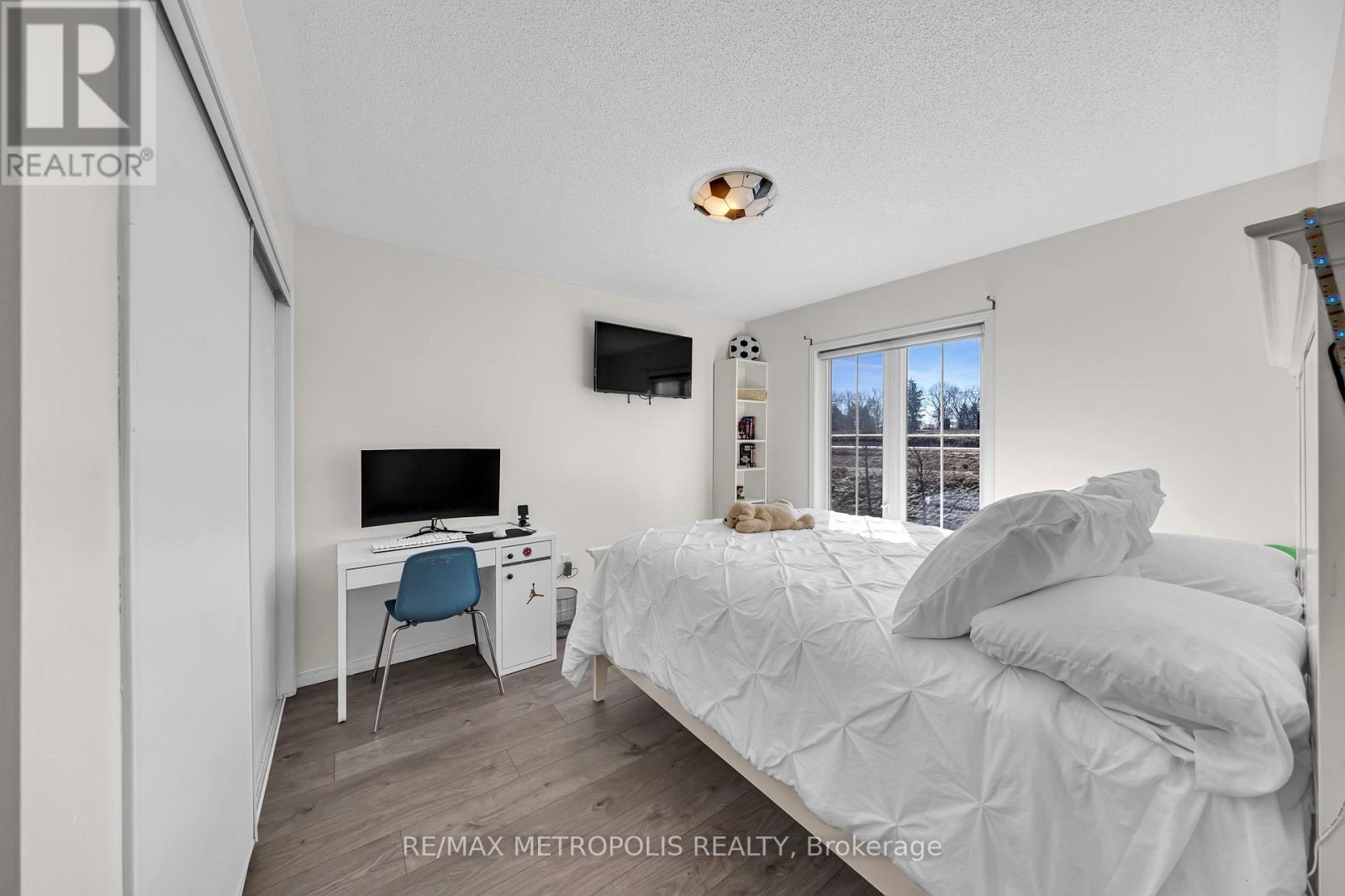 118 CAUTHERS CRESCENT - 21