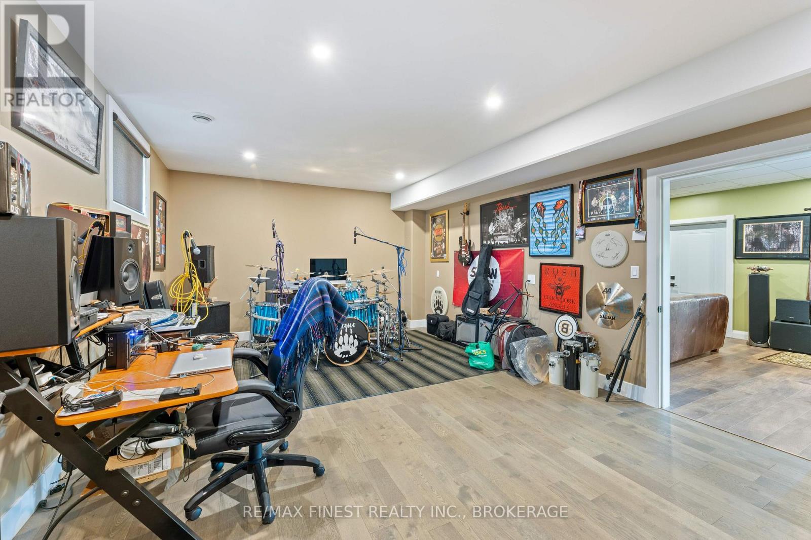 3266 HARROWSMITH ROAD — photo 35