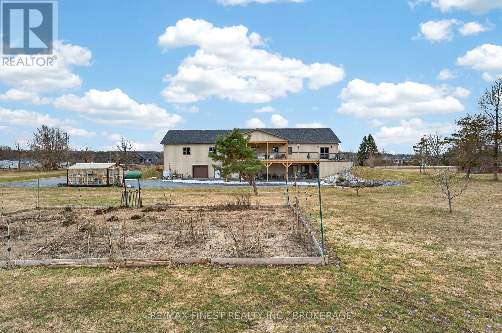 3266 HARROWSMITH ROAD — photo 46