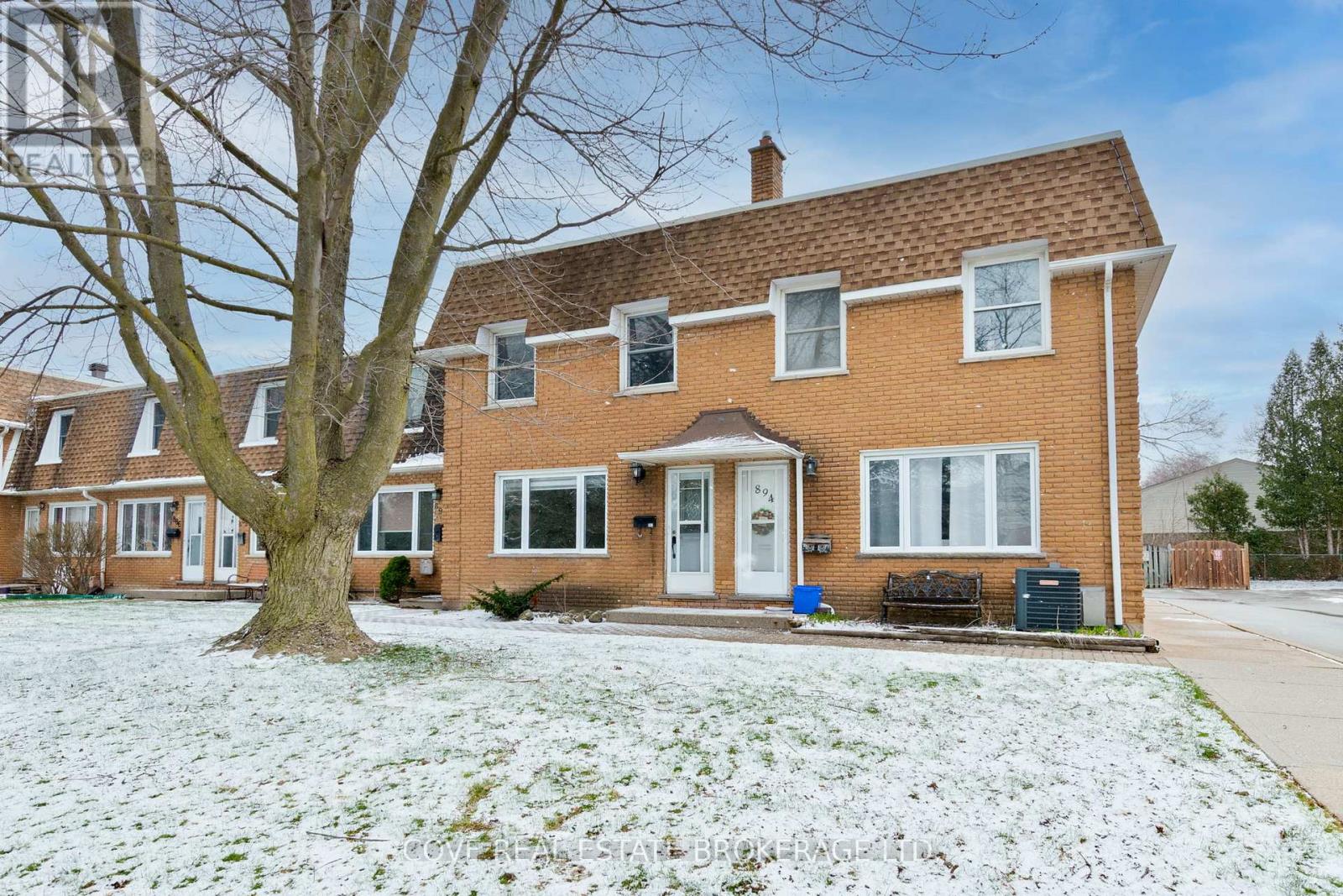 892 NOTRE DAME DRIVE