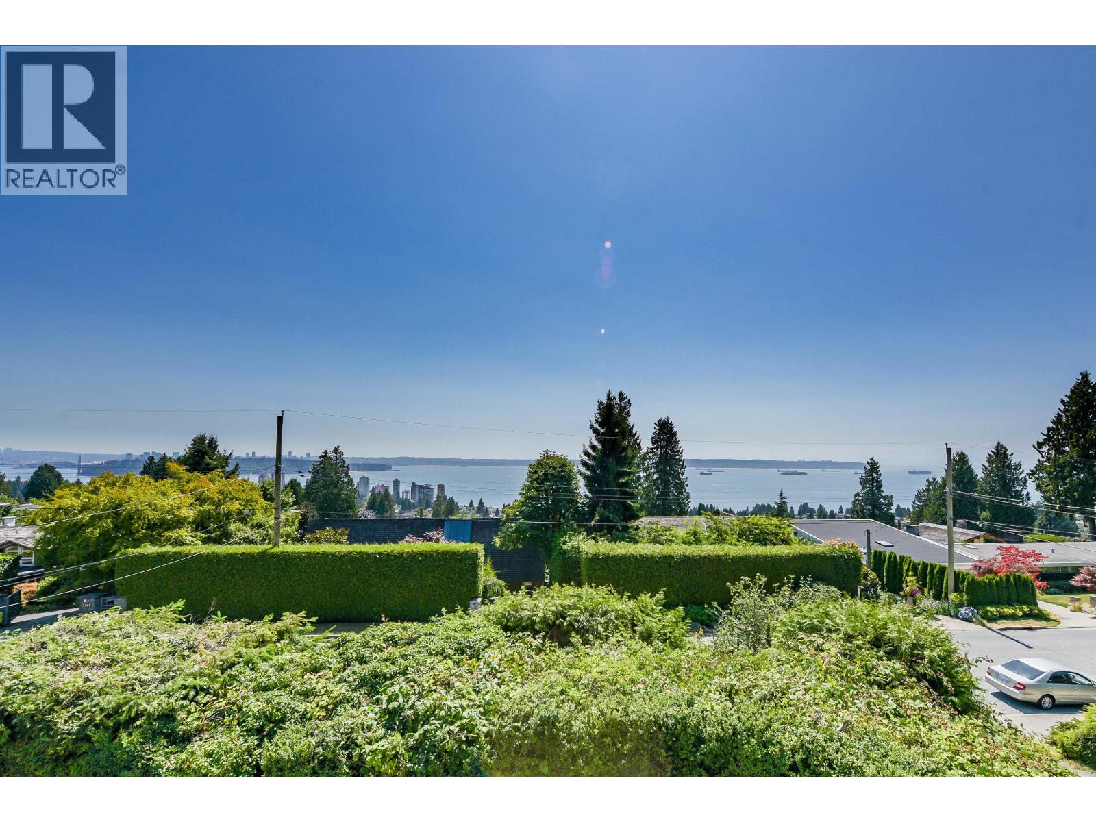 2365 QUEENS AVENUE, West Vancouver