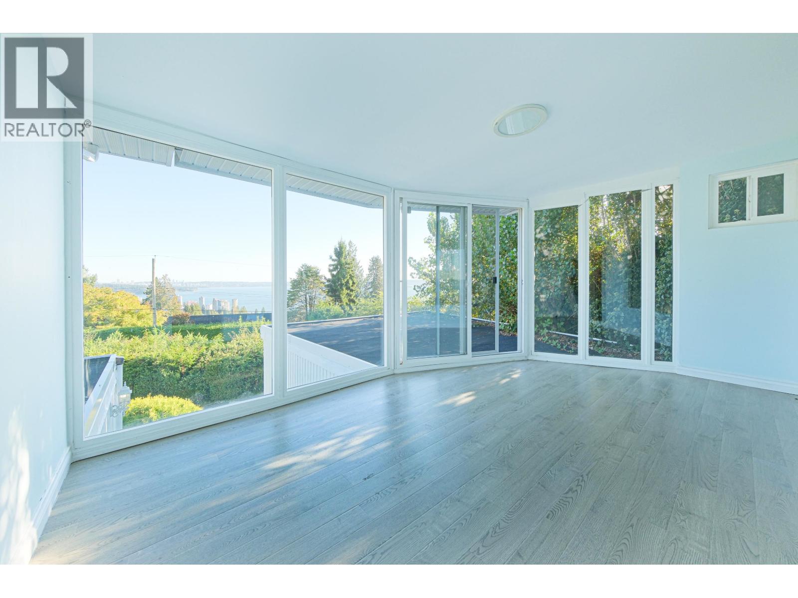 2365 QUEENS AVENUE, West Vancouver