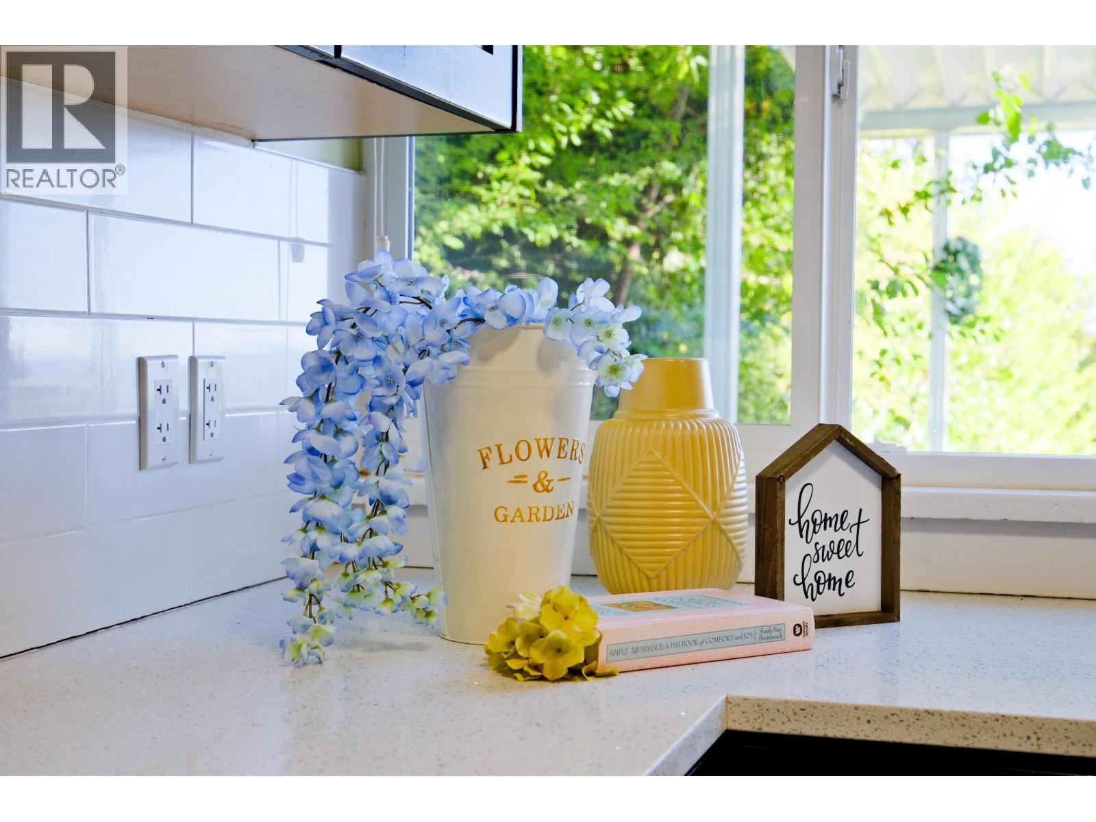 2365 QUEENS AVENUE, West Vancouver