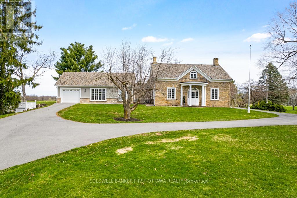 2638 RIDEAU FERRY ROAD