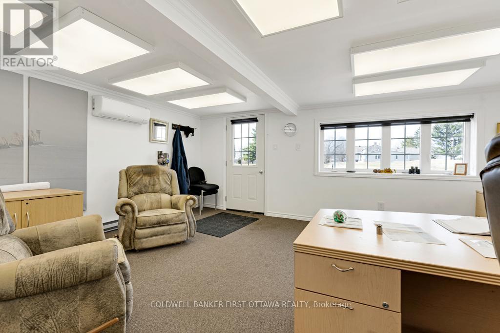 Barn insulated office has heat & air conditioning