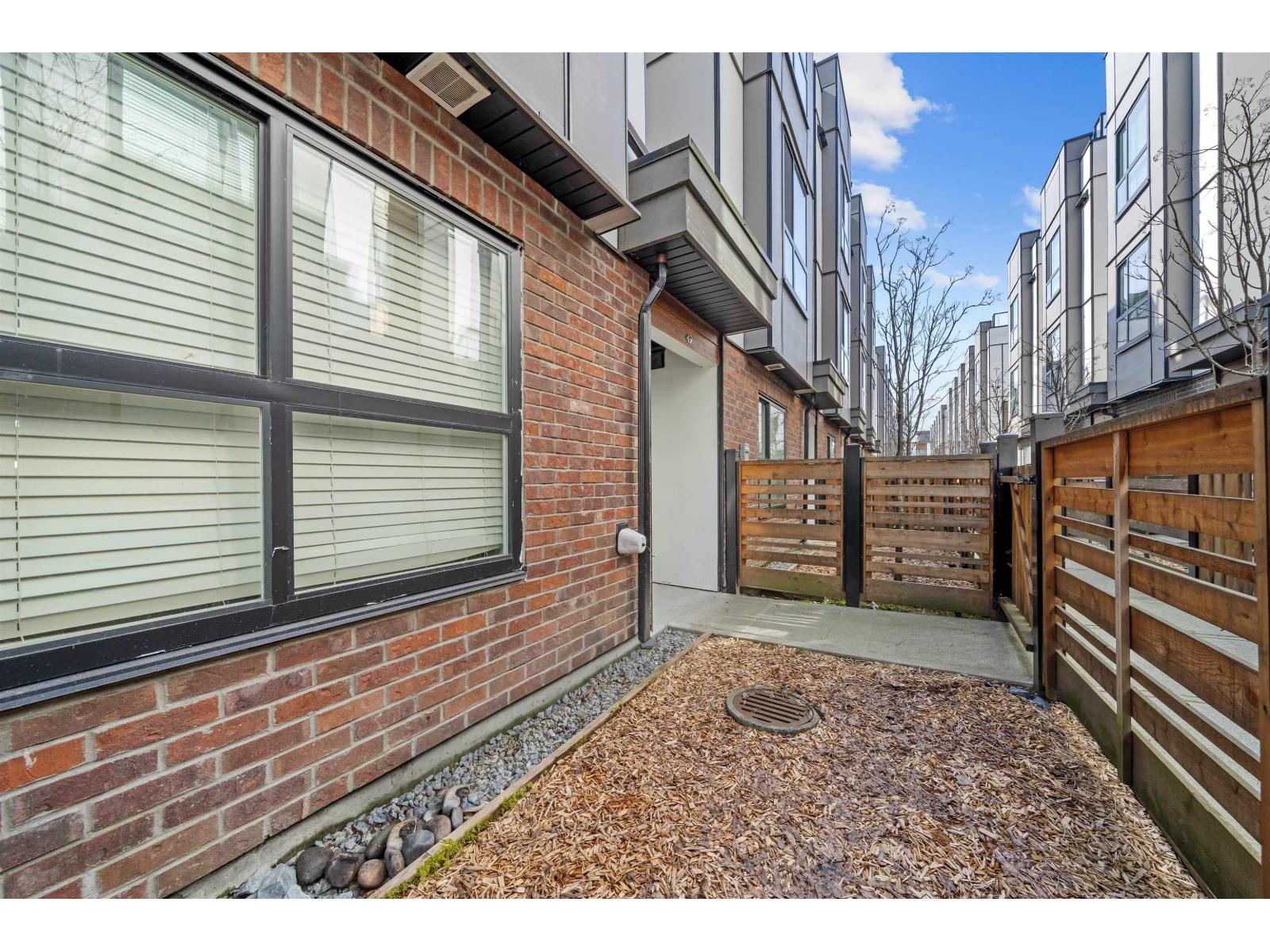 49 19760 55 AVENUE, Langley