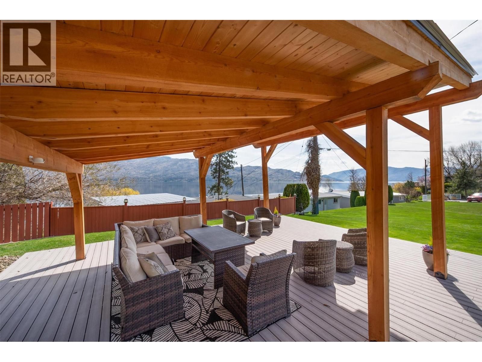 11 3701 Beach Avenue, Peachland