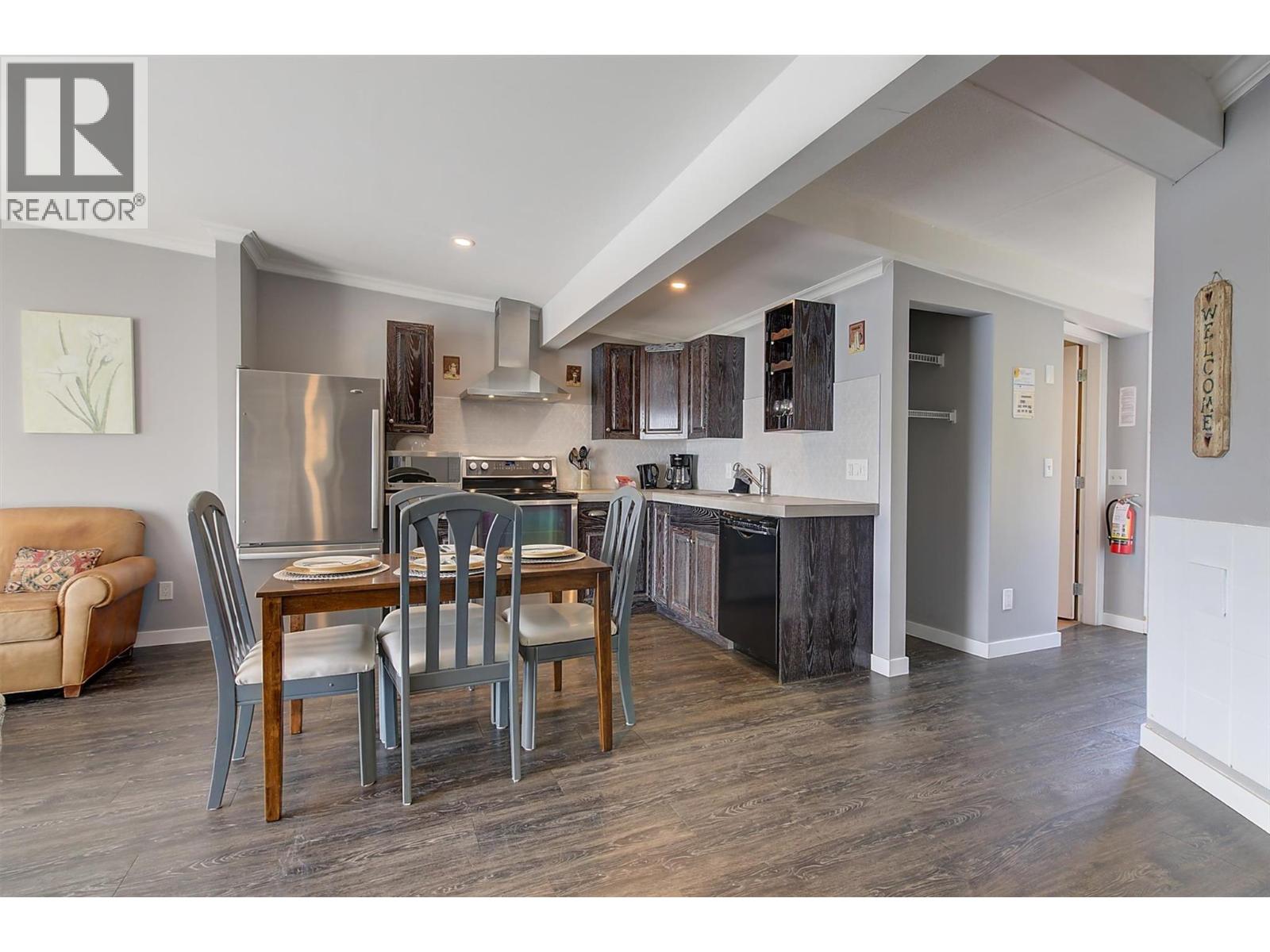 11 3701 Beach Avenue, Peachland