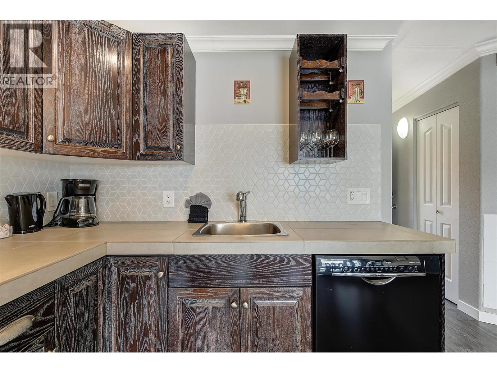 #11 3701 Beach Avenue - 22