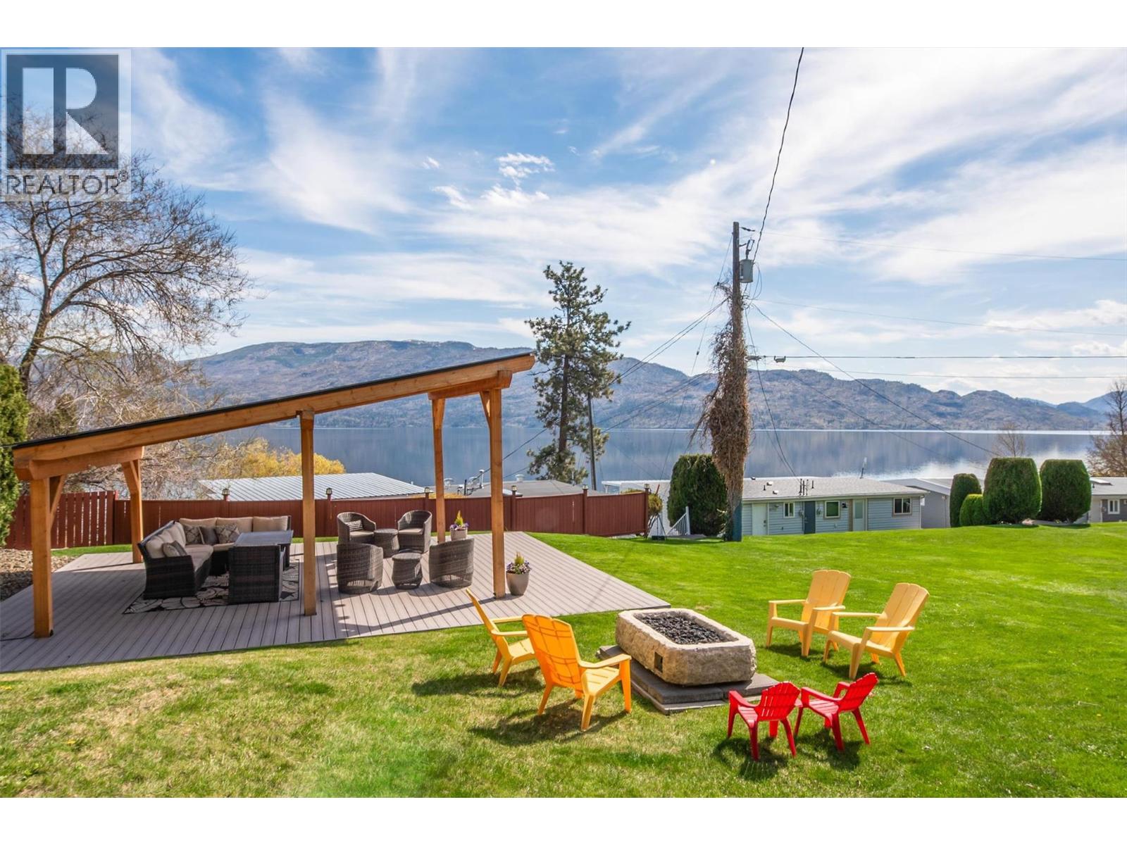 11 3701 Beach Avenue, Peachland