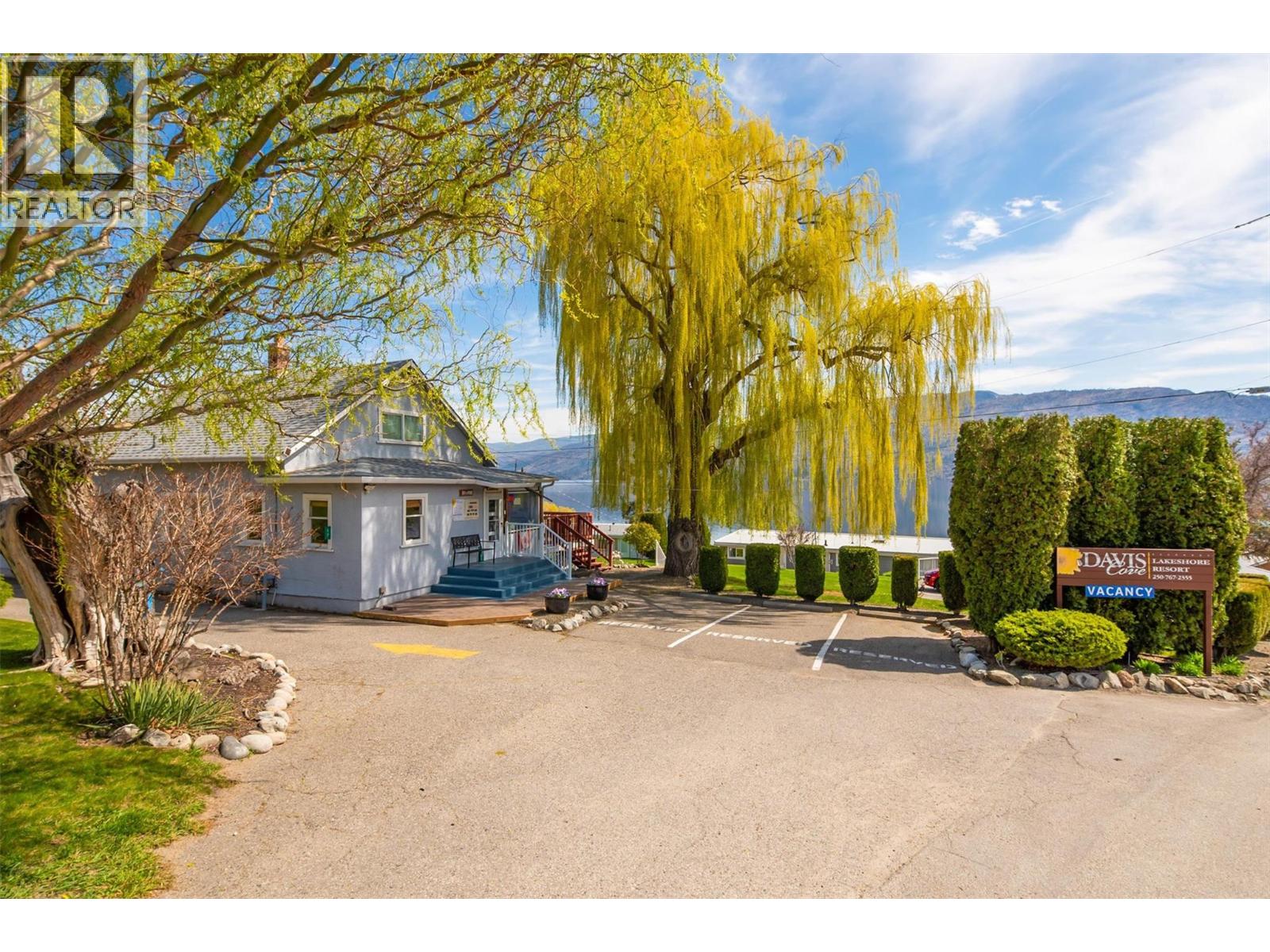 11 3701 Beach Avenue, Peachland