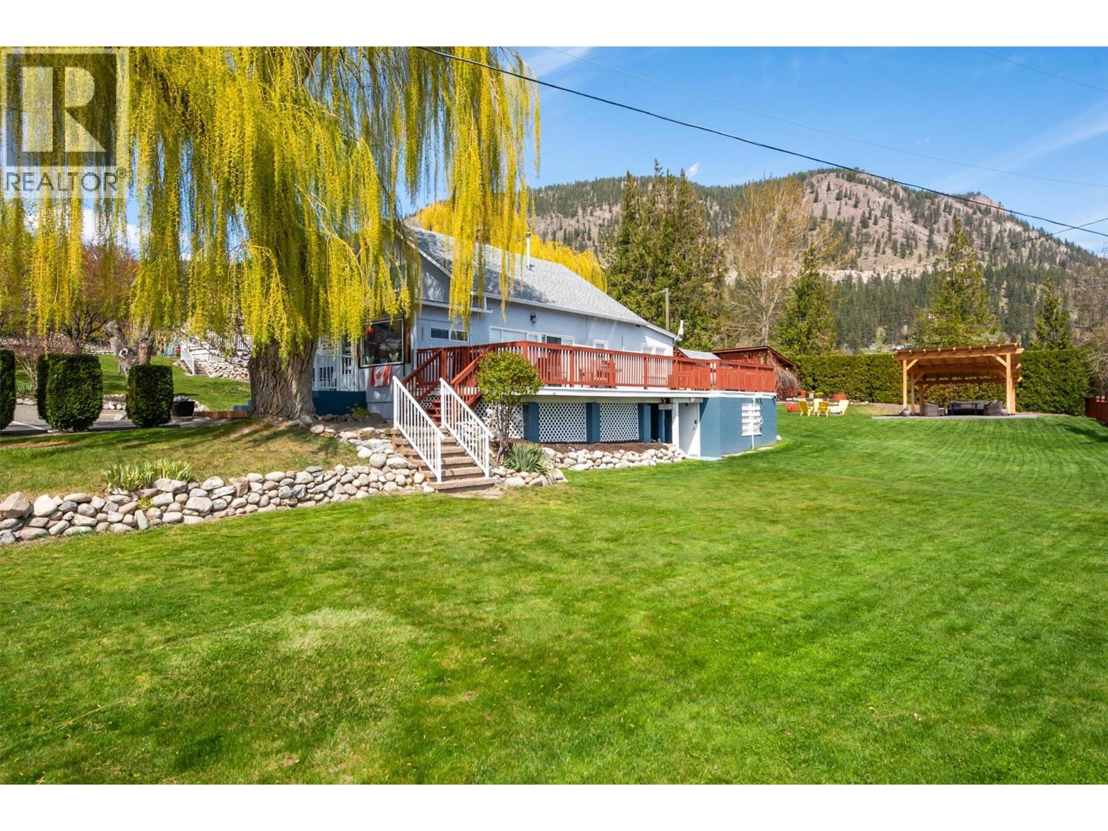11 3701 Beach Avenue, Peachland