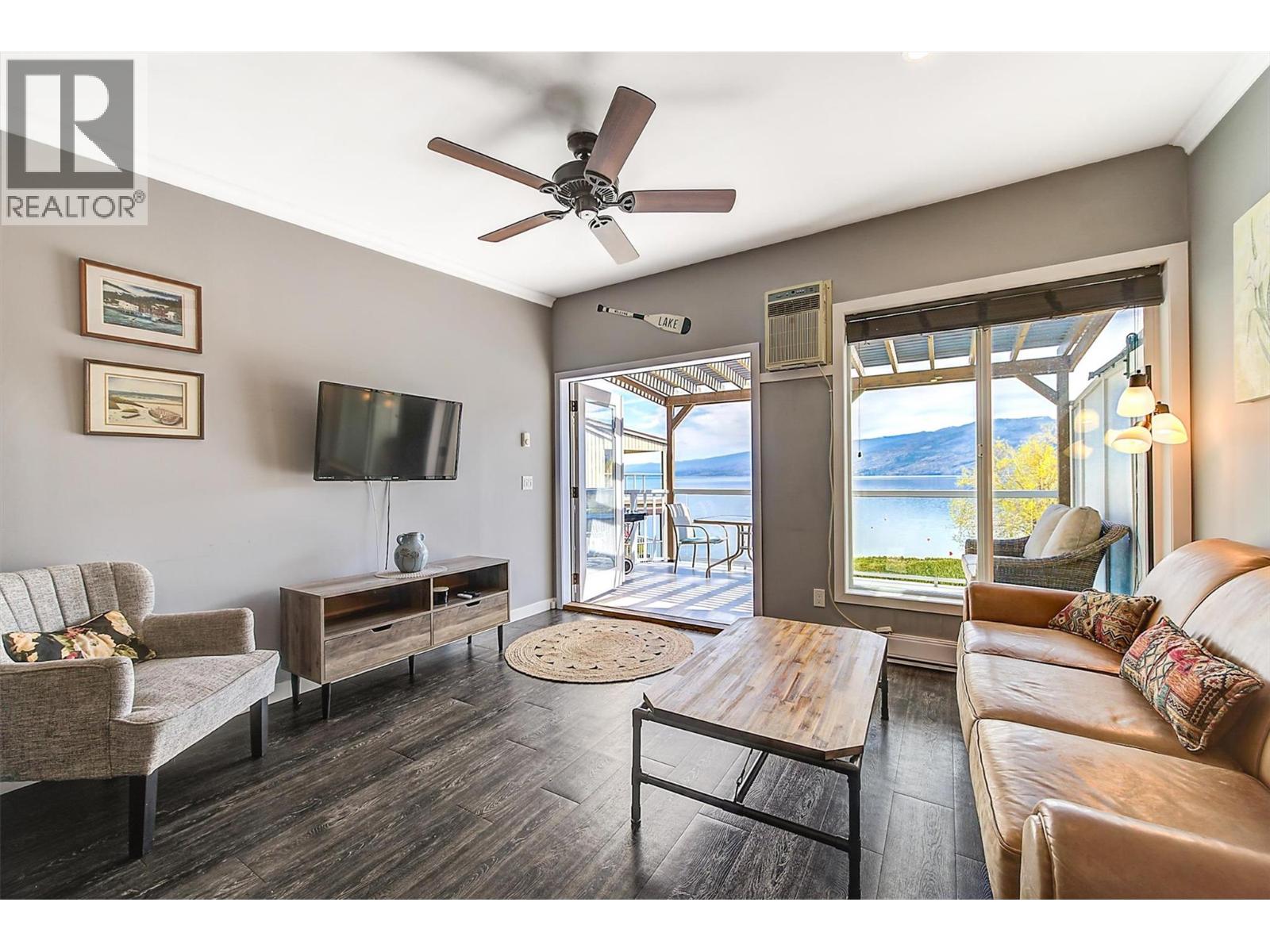 11 3701 Beach Avenue, Peachland