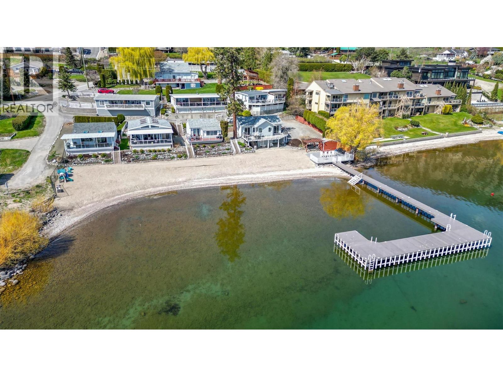 11 3701 Beach Avenue, Peachland