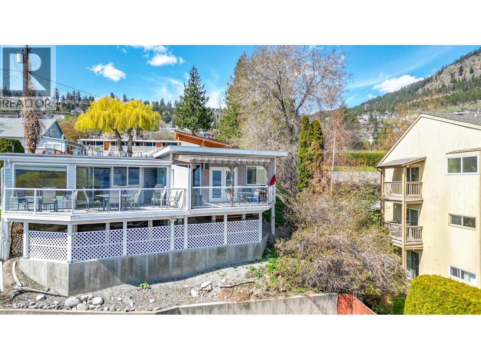 11 3701 Beach Avenue, Peachland