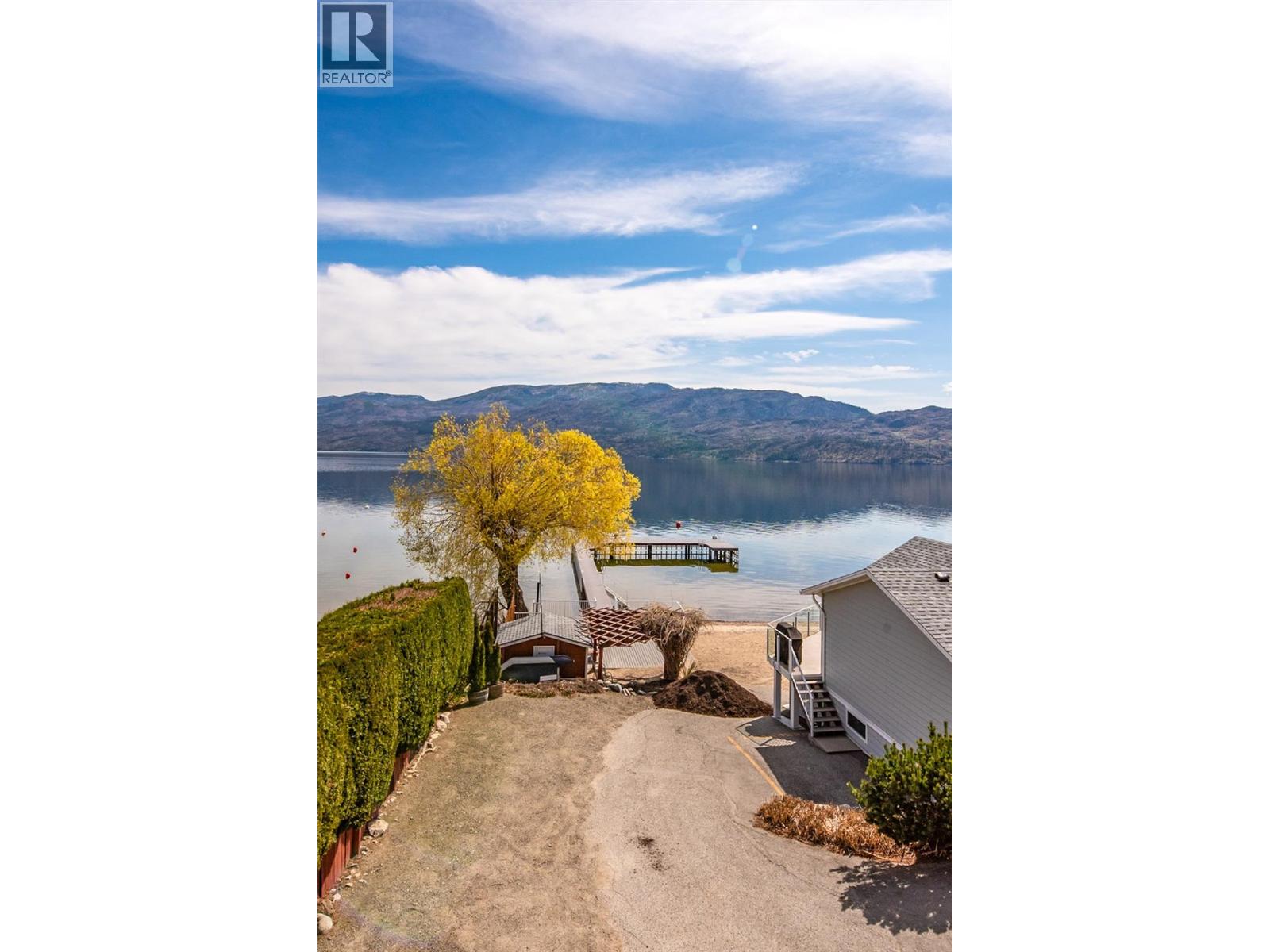 11 3701 Beach Avenue, Peachland