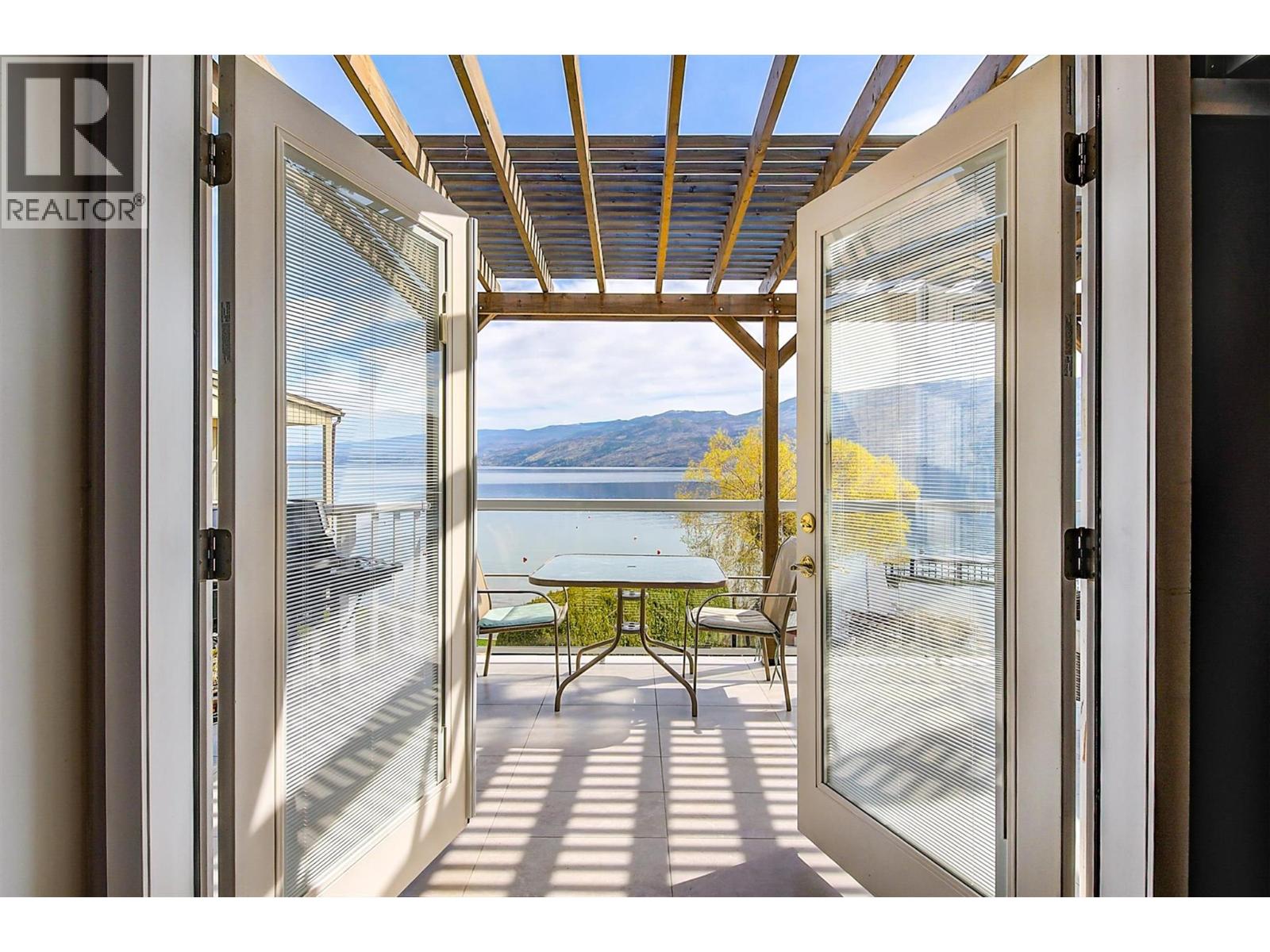 11 3701 Beach Avenue, Peachland