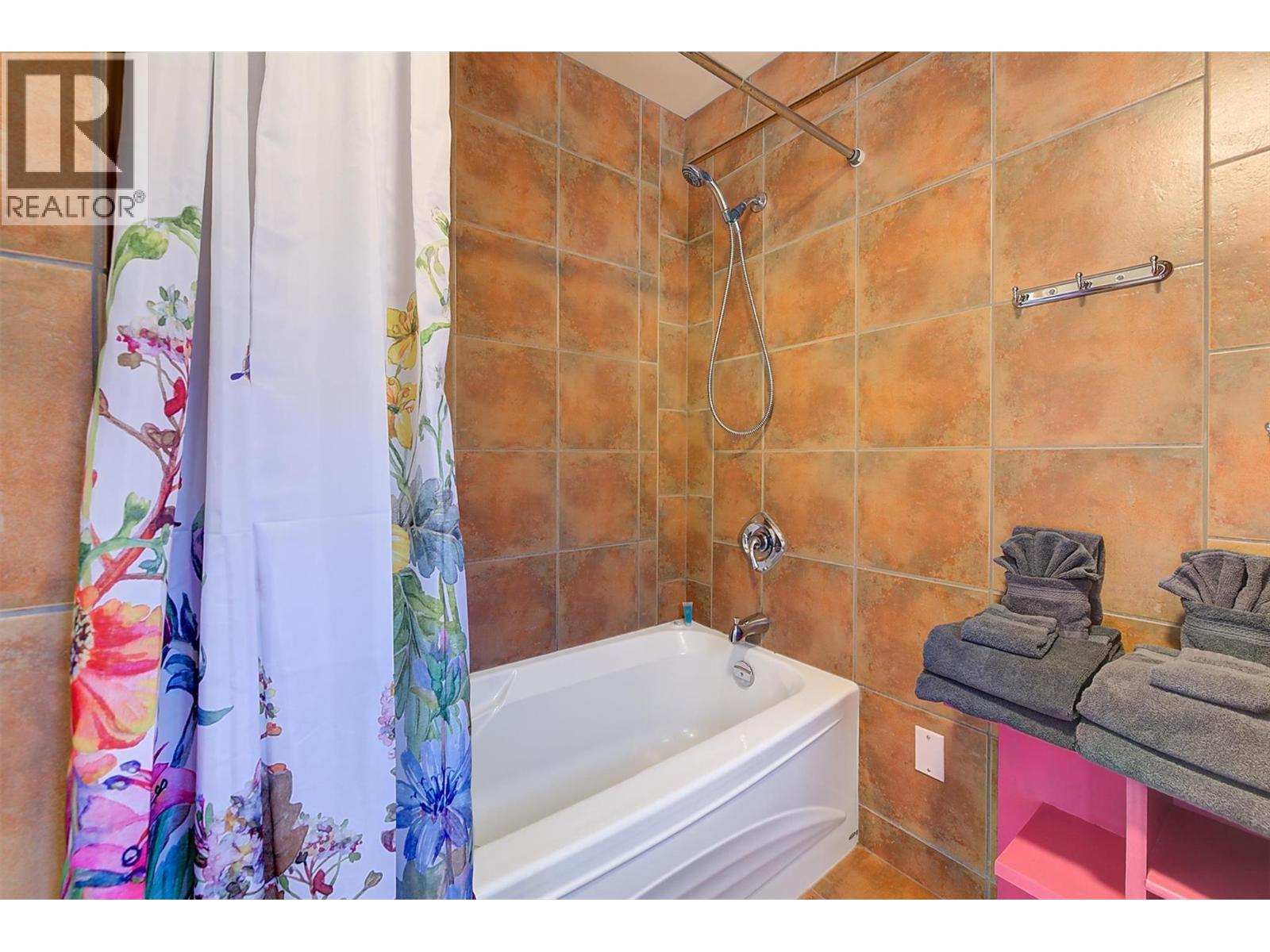 #11 3701 Beach Avenue - 35