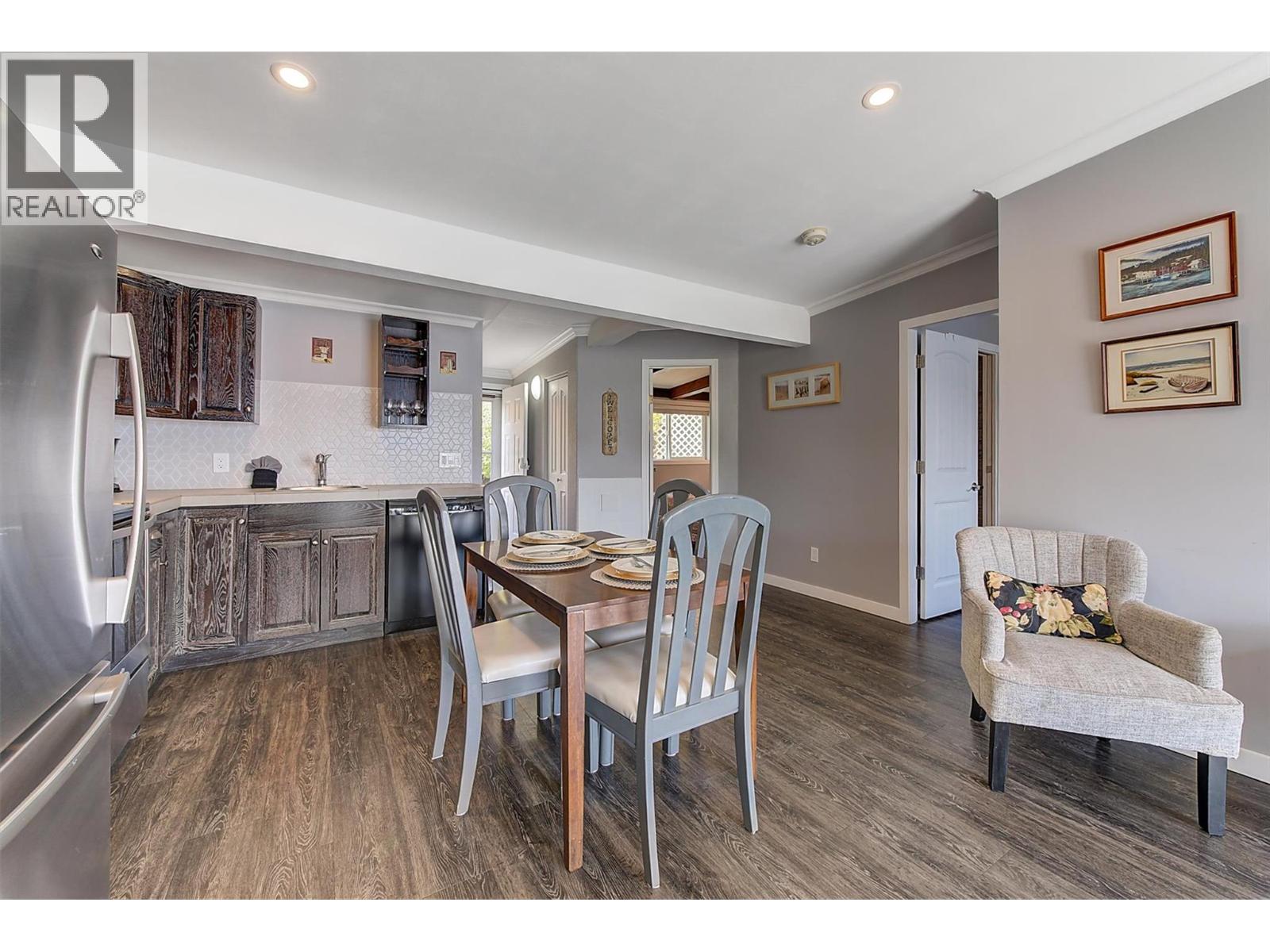 11 3701 Beach Avenue, Peachland