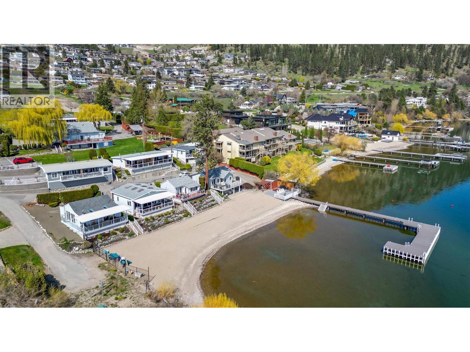 11 3701 Beach Avenue, Peachland