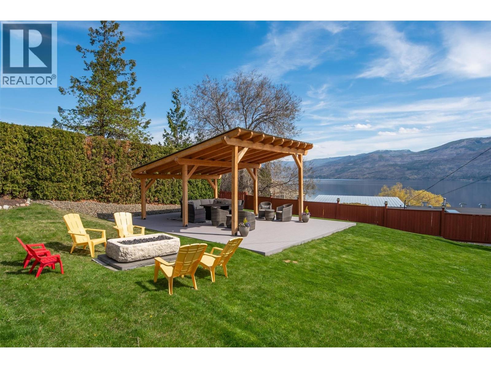 11 3701 Beach Avenue, Peachland