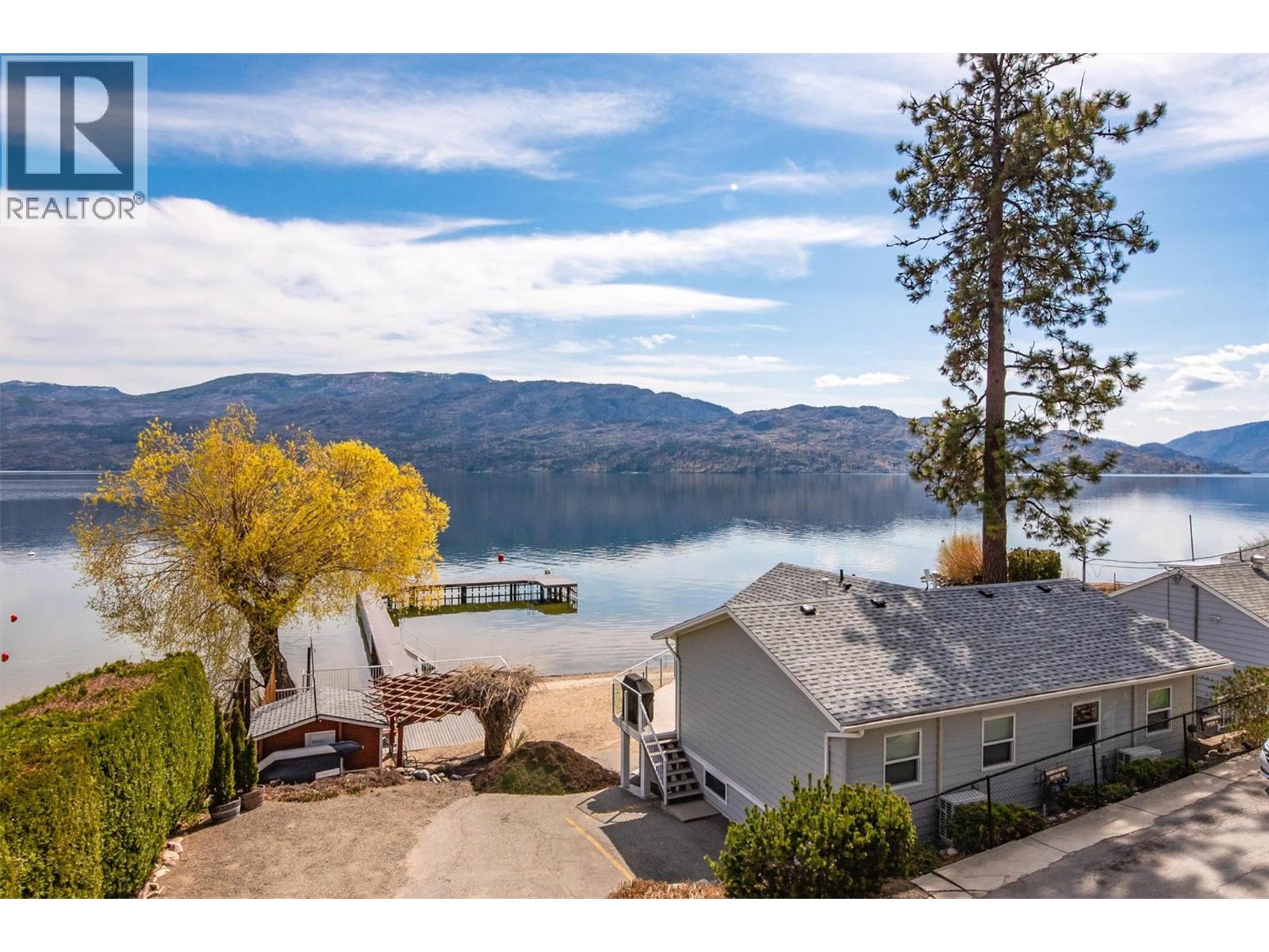 11 3701 Beach Avenue, Peachland
