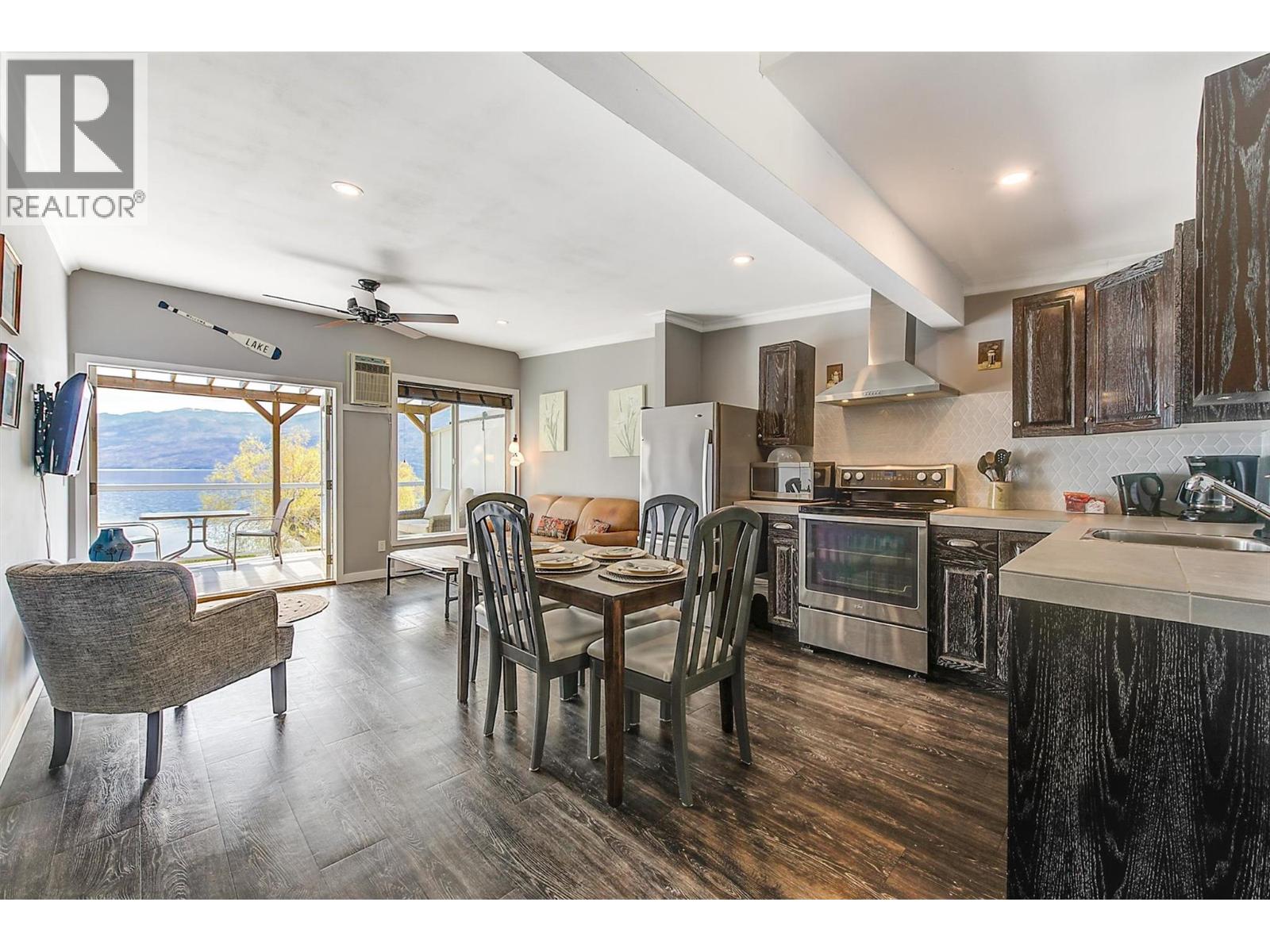 11 3701 Beach Avenue, Peachland