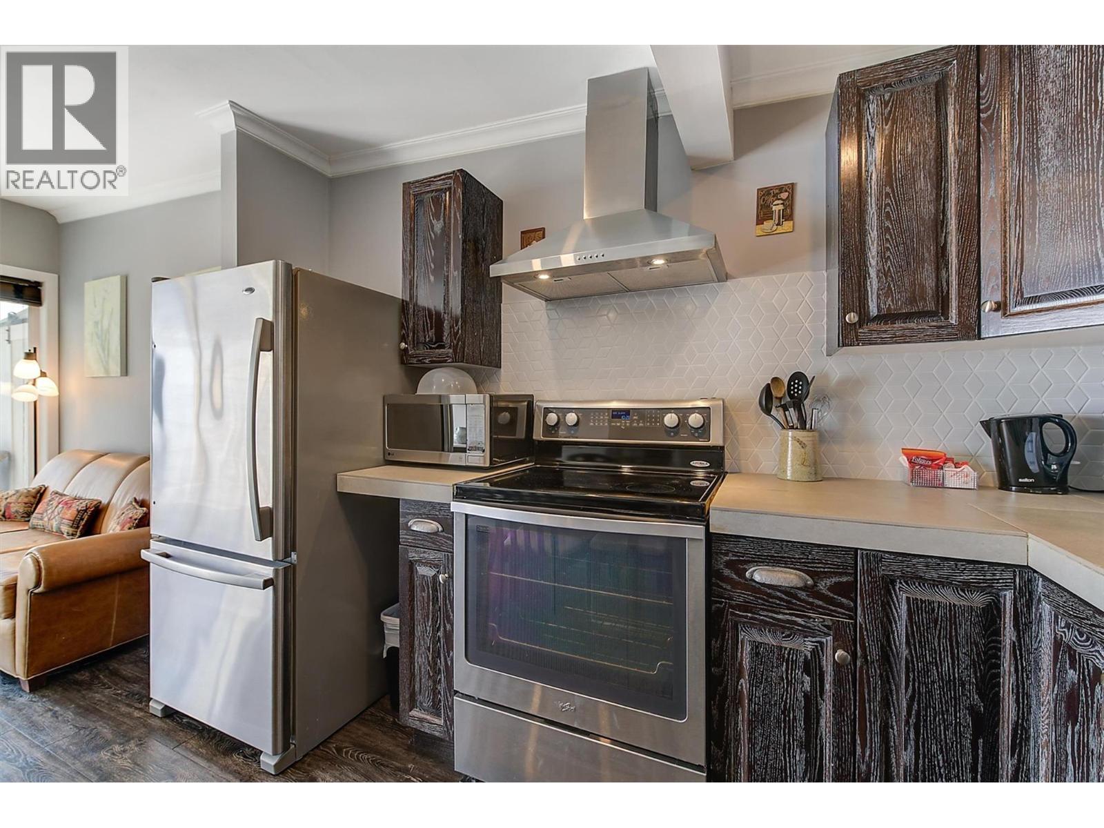 11 3701 Beach Avenue, Peachland