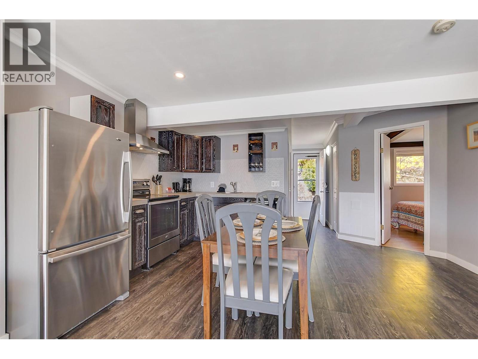 11 3701 Beach Avenue, Peachland