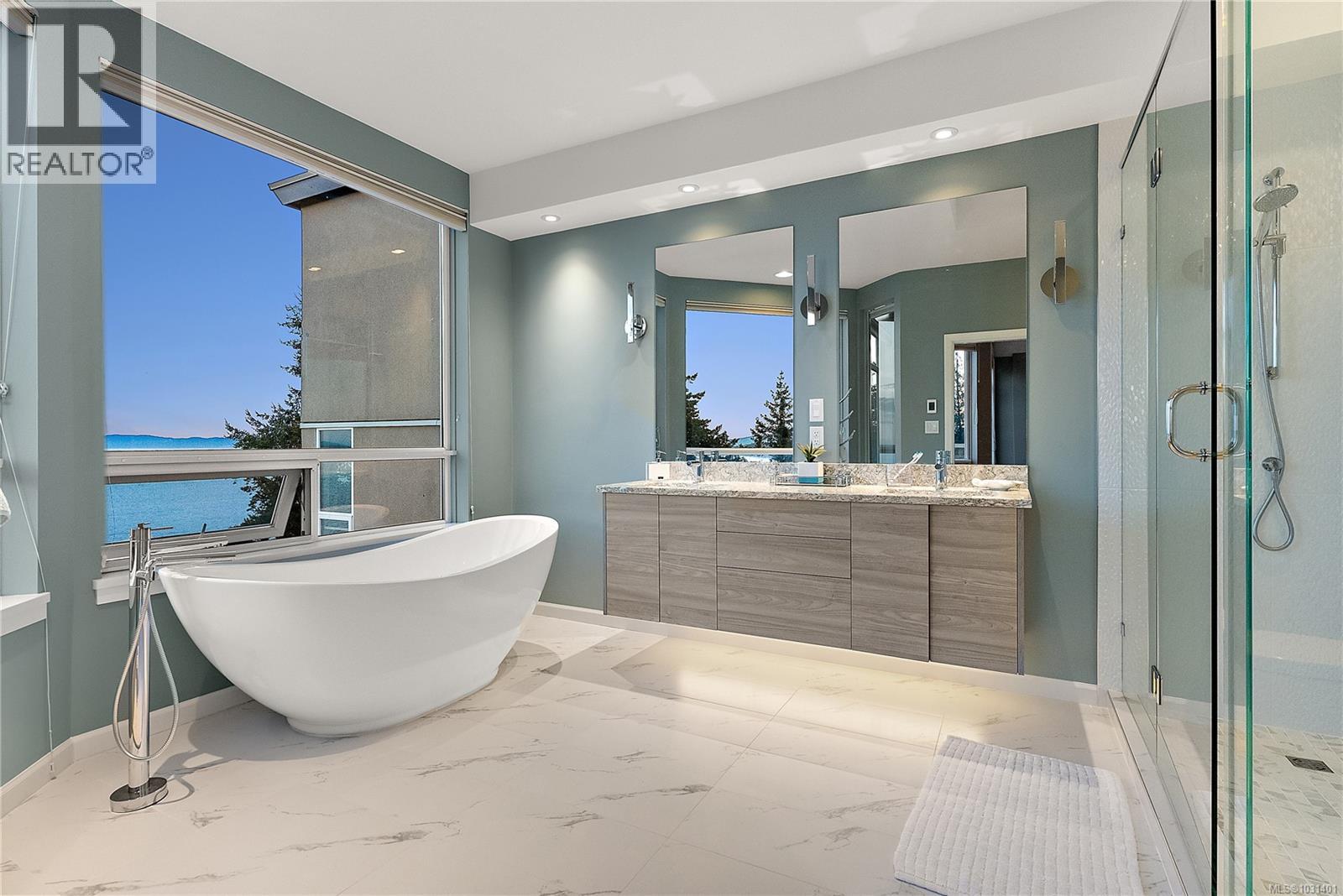 #7 4771 CORDOVA BAY RD - 39