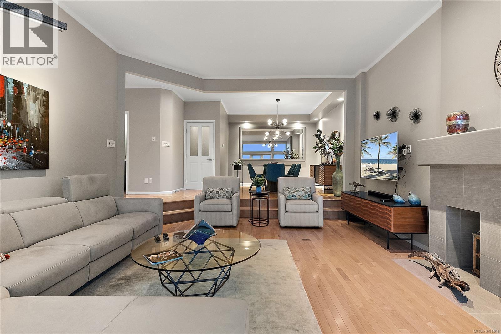 #7 4771 CORDOVA BAY RD - 7