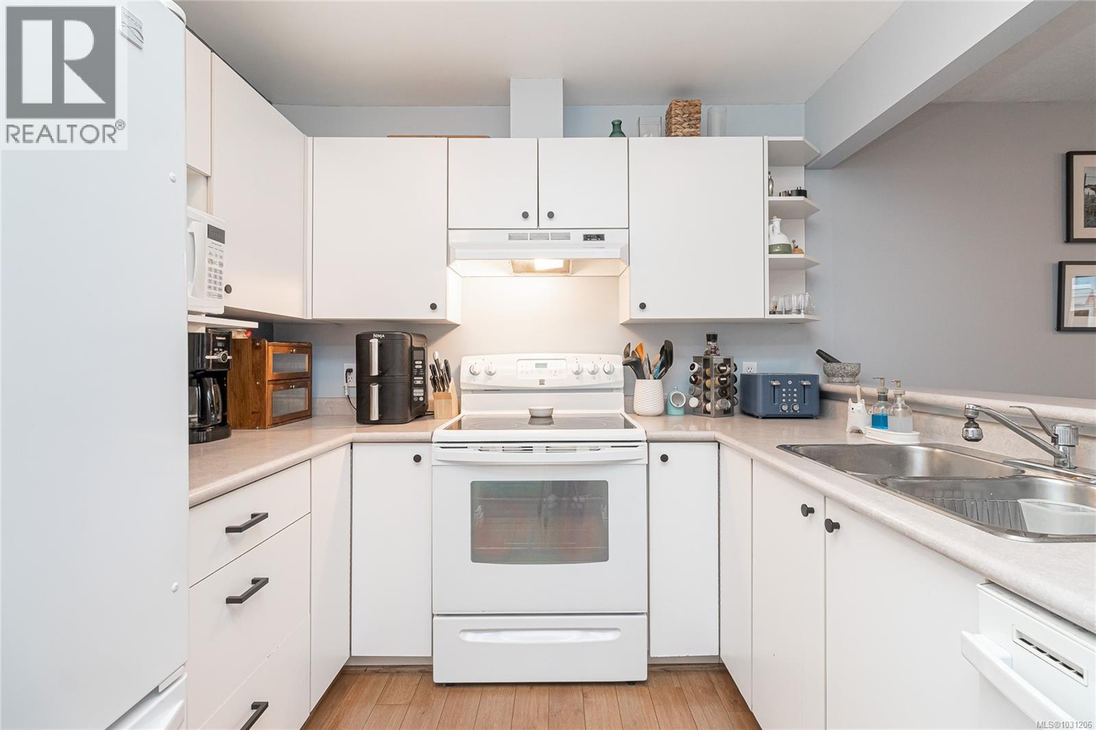 309 1025 Meares Street, Victoria