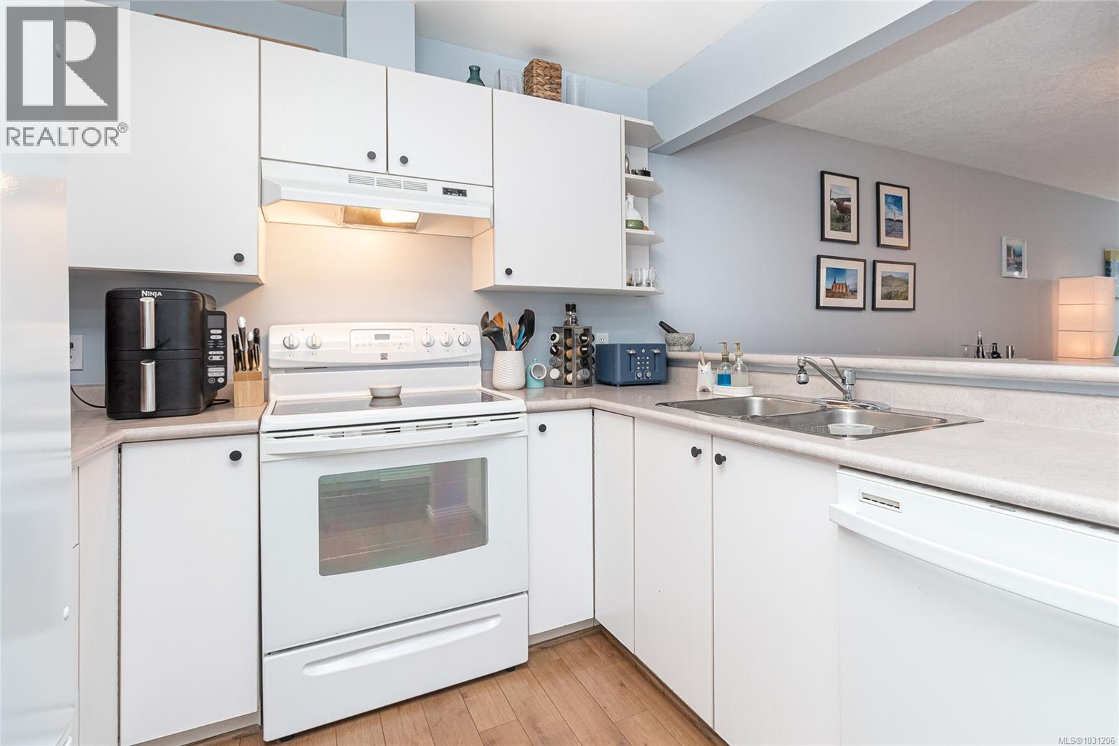 309 1025 Meares Street, Victoria