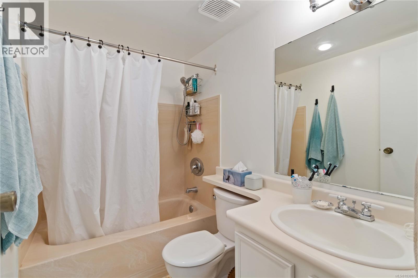 #312 3252 Glasgow Ave - 19