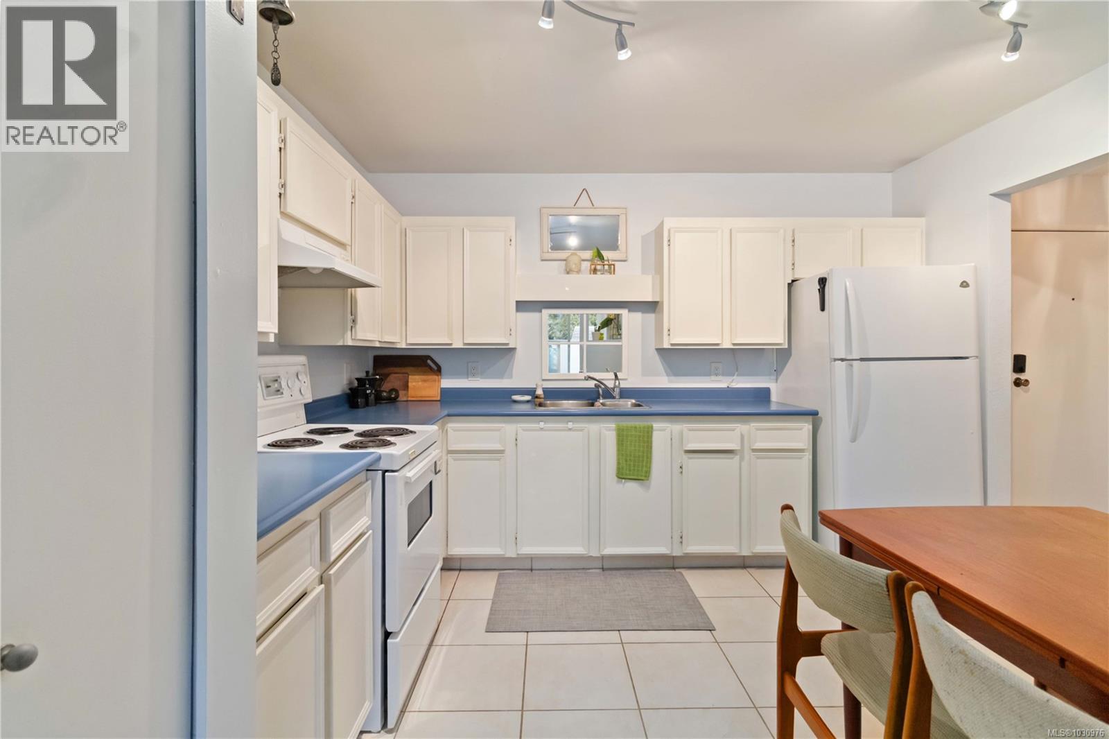 #312 3252 Glasgow Ave - 5