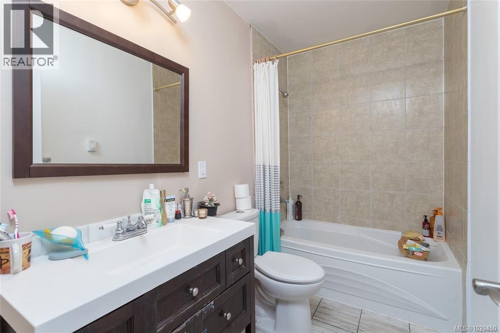 4589 Blenkinsop Rd, Saanich