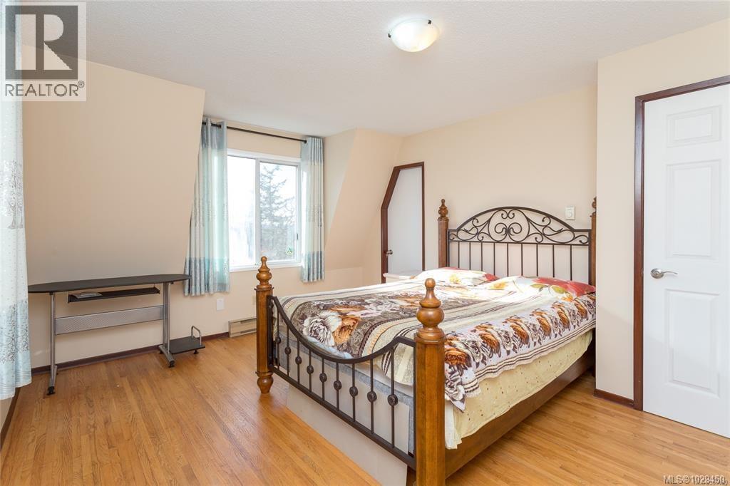 4589 Blenkinsop Rd, Saanich