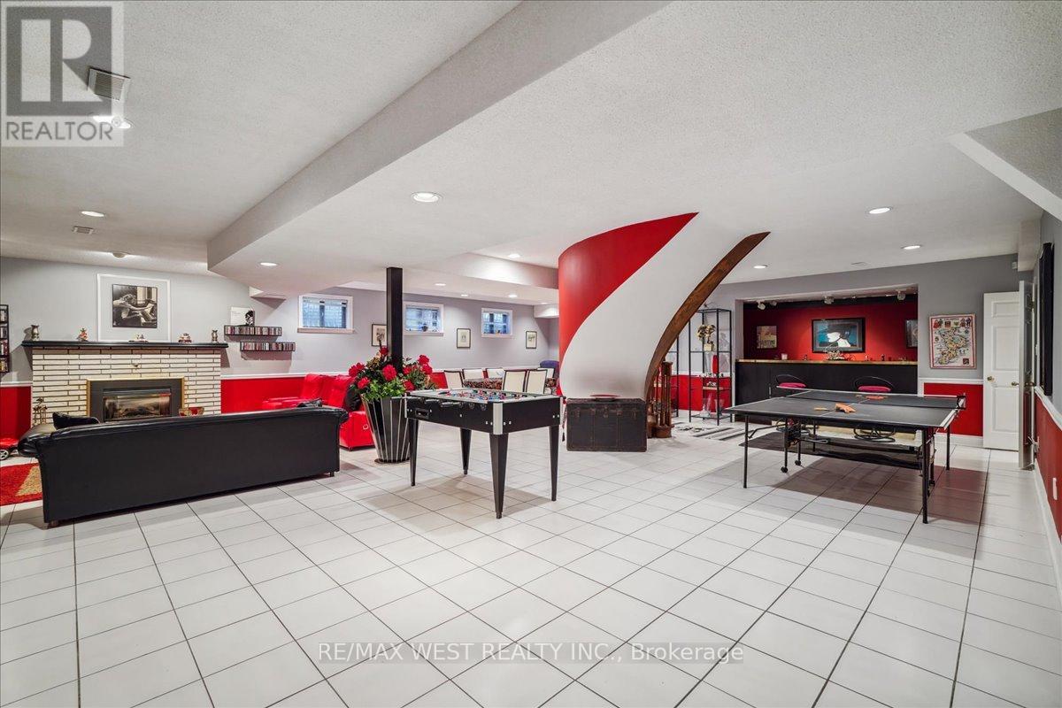 190 SANDYS DRIVE - 13