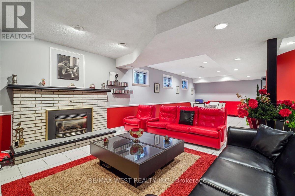 190 SANDYS DRIVE - 14