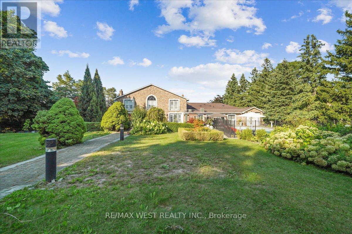 190 SANDYS DRIVE - 17