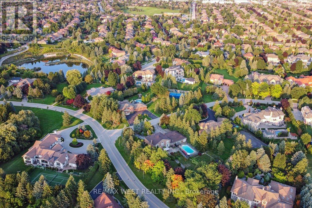 190 SANDYS DRIVE - 22